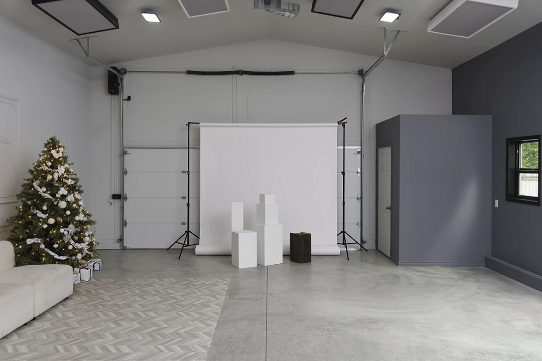 white background with posing boxes, and washroom - Photography studio for rent in Calgary