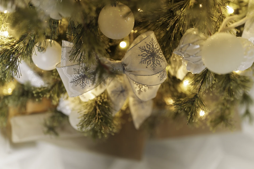 Christmas tree with presents