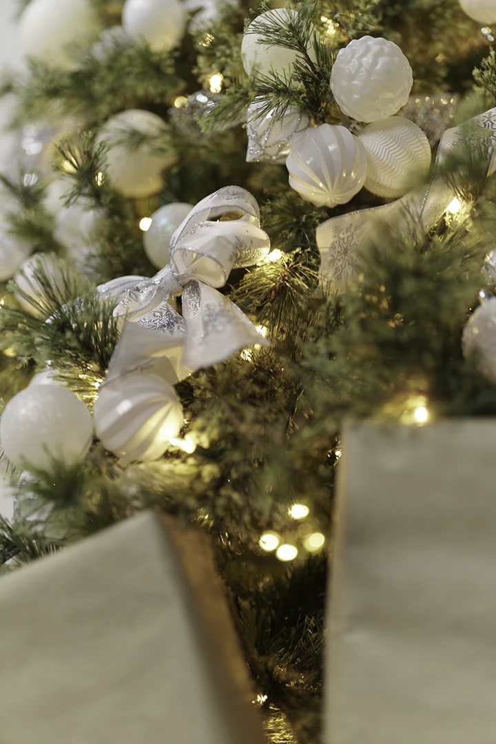 Christmas tree with presents