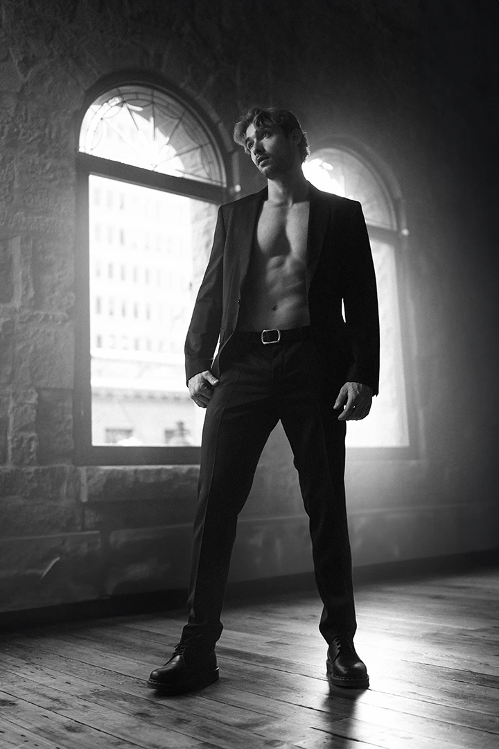 model standing in old building - photo studio