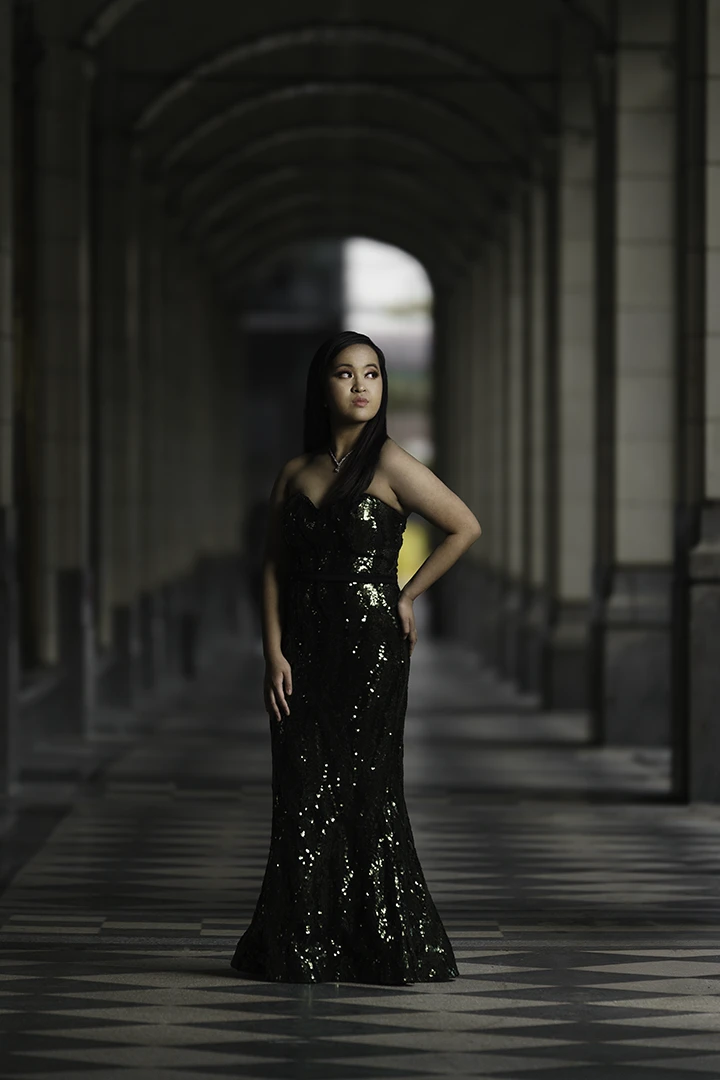 woman posing for grad photo - grad studio